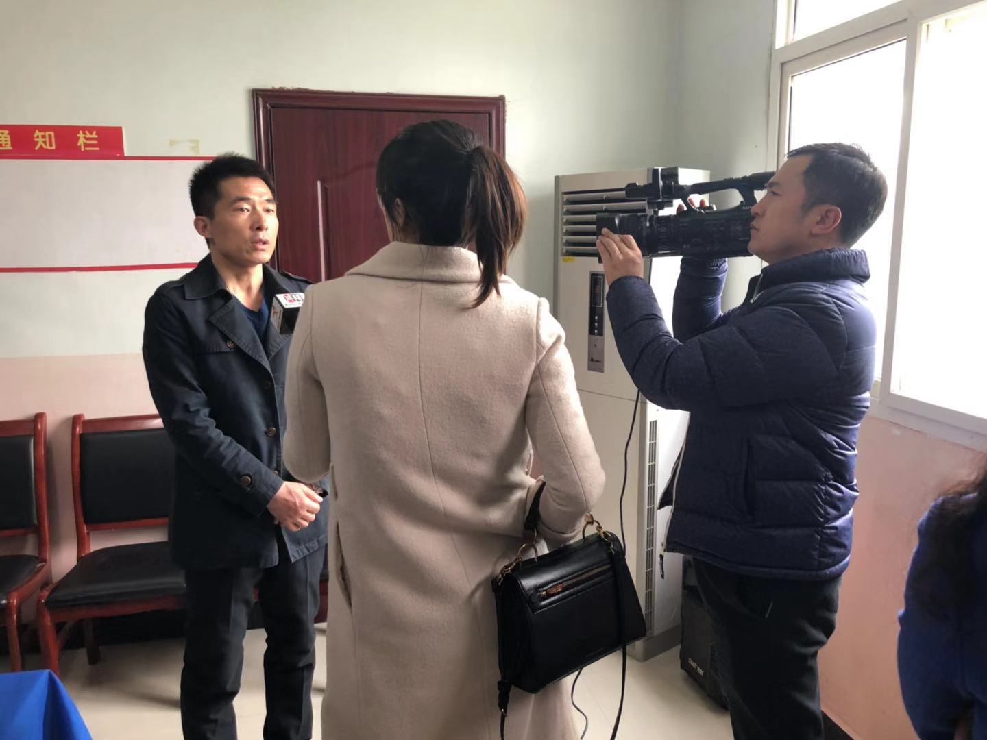 咸阳市秦都区总工会来我中心慰问职工